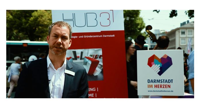 Michael Kolmer, Geschäftsführer von Darmstadts Technologie- und Gründerzentrum HUB 31, im Video