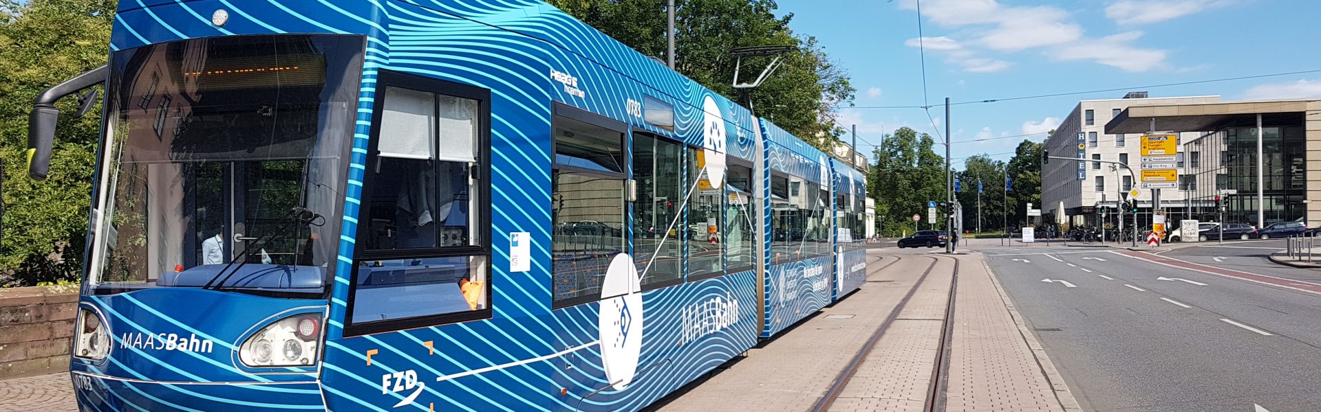 Header Bild Kooperationsprojekt stellt Forschungs-Straßenbahn zum automatisierten Fahren vor