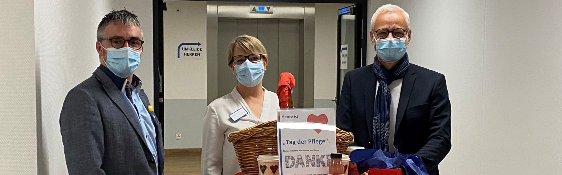 Header Bild Tag der Pflege – Freudige Überraschung vor dem Frühdienst