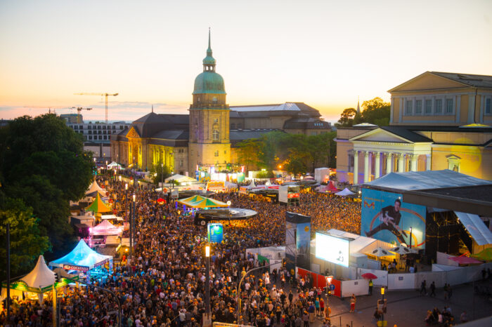 Mit Bus und Bahn zum Schlossgrabenfest 2023