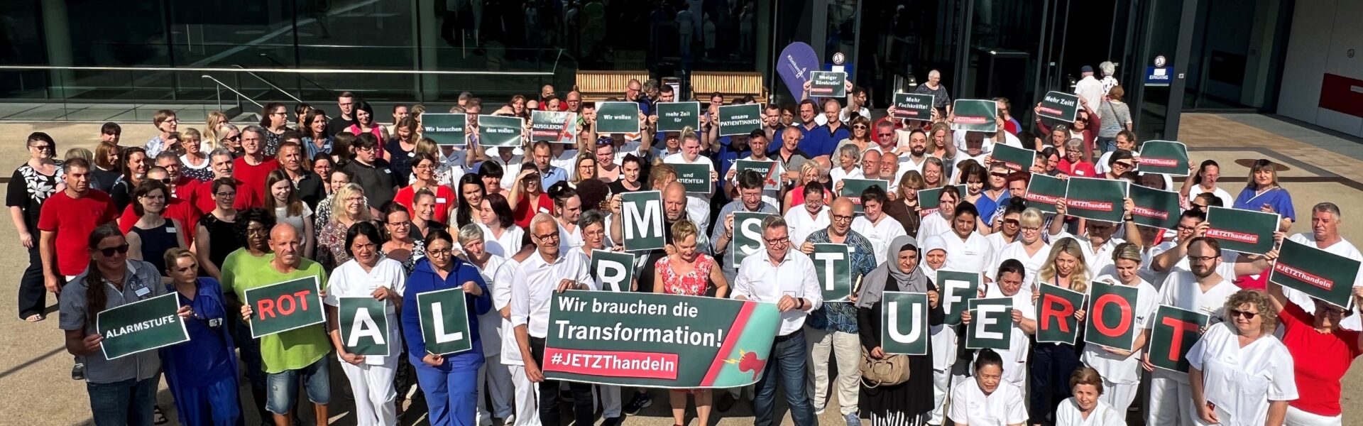 Header Bild Mitarbeitende des Klinikums Darmstadt fordern am bundesweiten Aktionstag eine faire Finanzierung und die Transformation