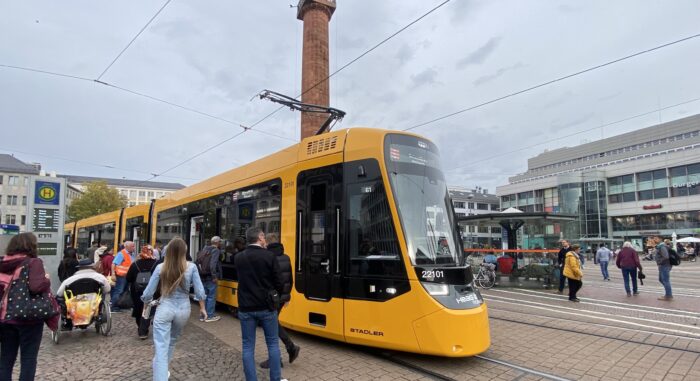 Erste TINA-Straßenbahnen starten in den Probebetrieb mit Fahrgästen – virtueller 360°-Rundgang möglich