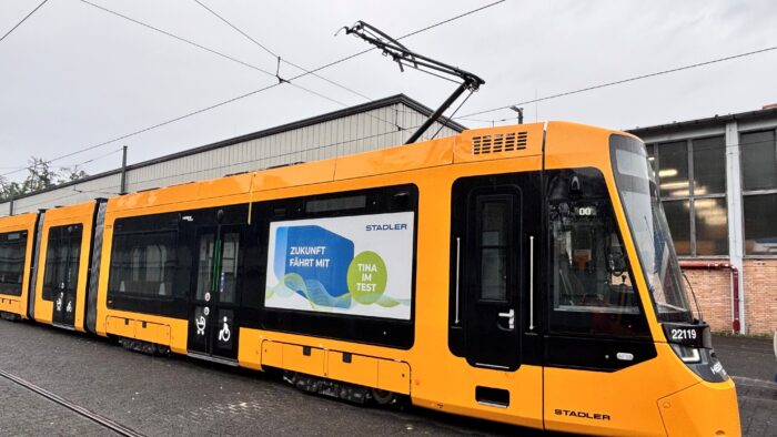 TINA: Hersteller Stadler startet Messfahrten mit Prototypen-Fahrzeug in Darmstadt