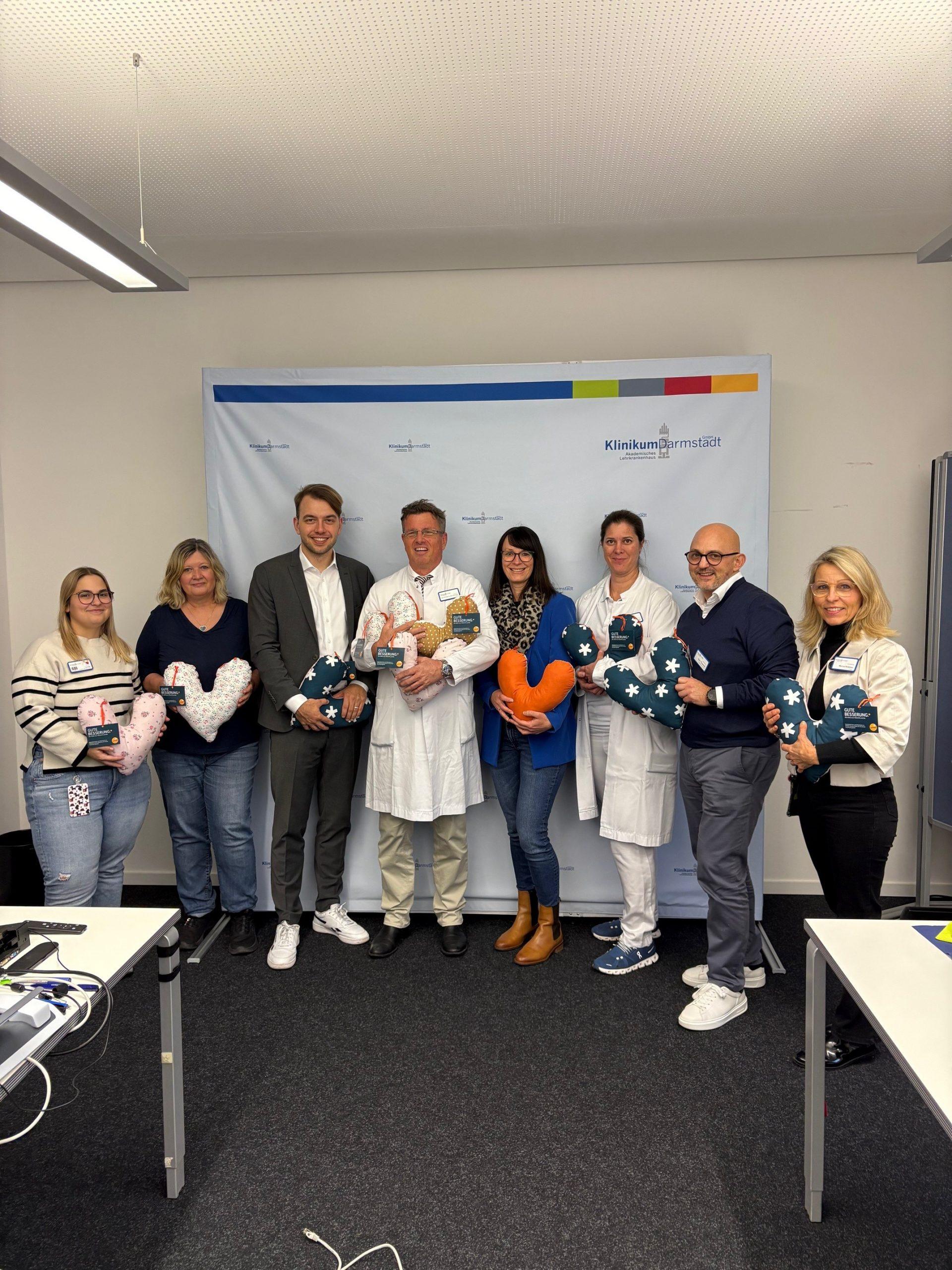 Header Bild ENTEGA-Belegschaft näht erneut Herzkissen für Brustkrebspatientinnen