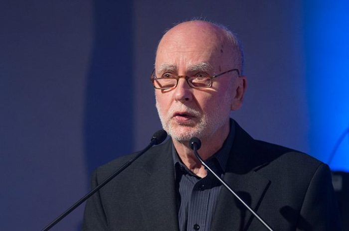 „Das wilde Feuer der Welt“ – Lesung zu Adam Zagajewski