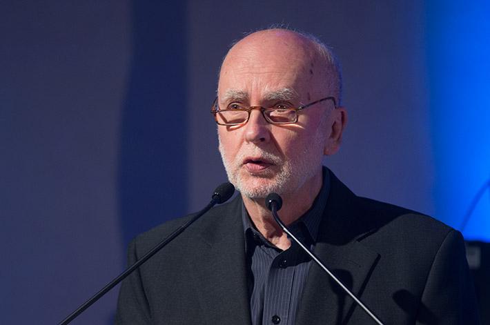 Header Bild Adam Zagajewski in Darmstadt: Lesung zum Todestag