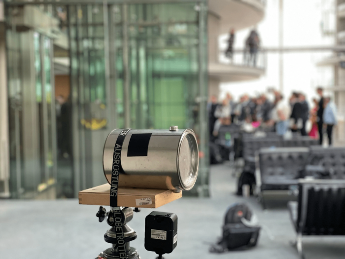Ausstellung „PhotonenSpur und Paragraphen“ in der Stadtkirche Darmstadt