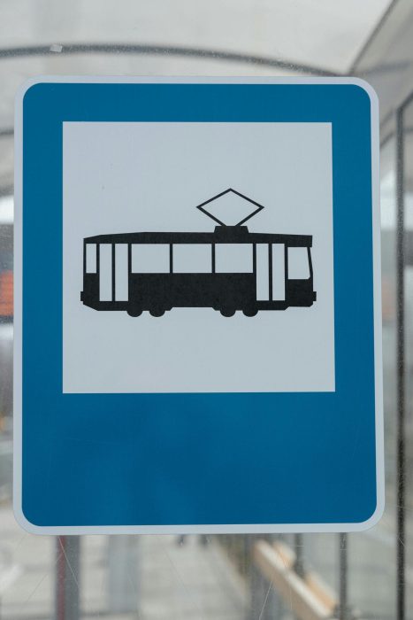 HEAG mobilo testet digitalen Fahrplanaushang in Darmstadt