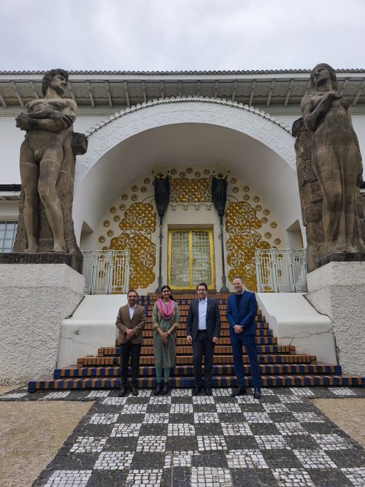 Indische Generalkonsulin besucht Mathildenhöhe Darmstadt