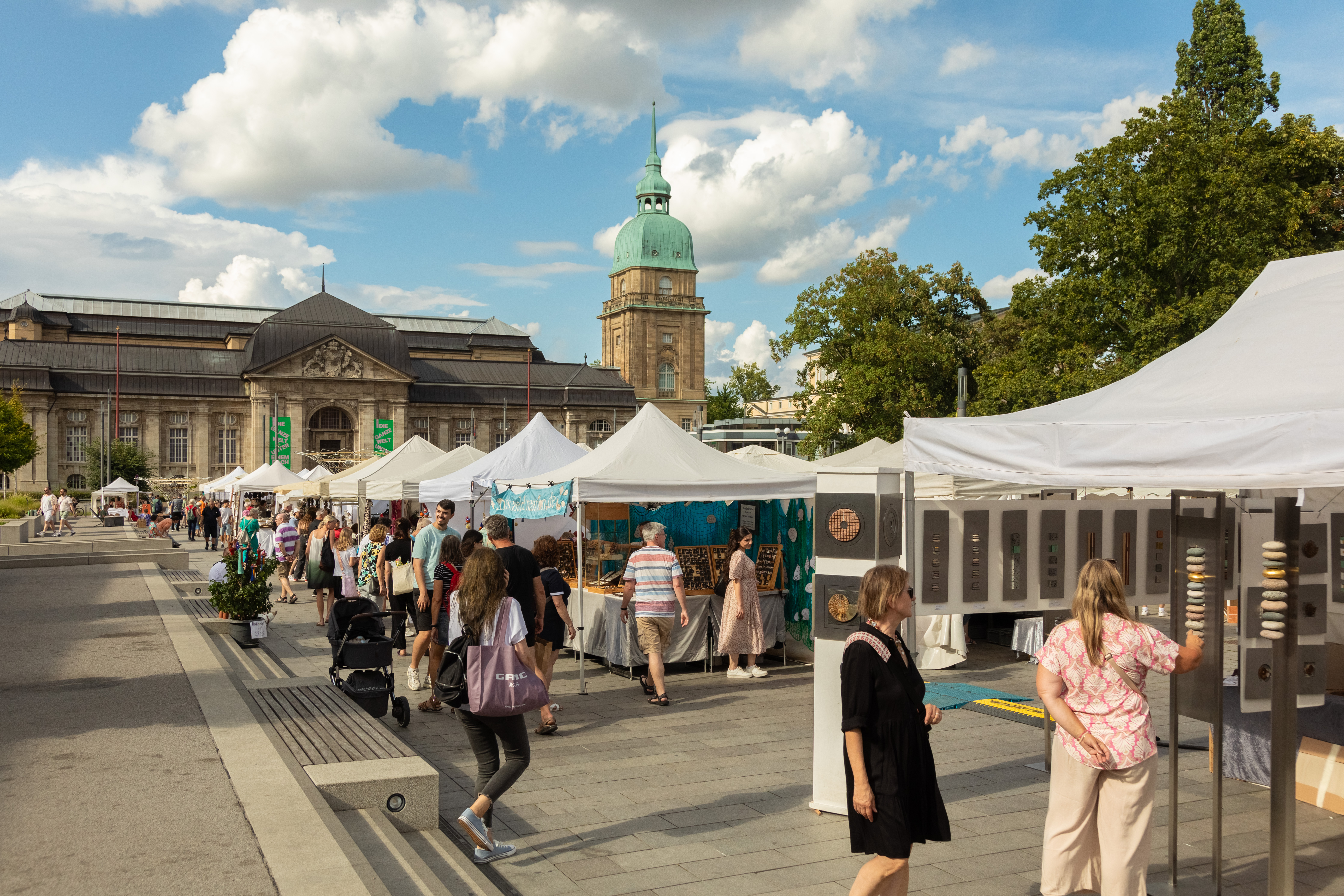 Header BildDarmstadt im Herzen – Das Stadtwirtschaftsportal