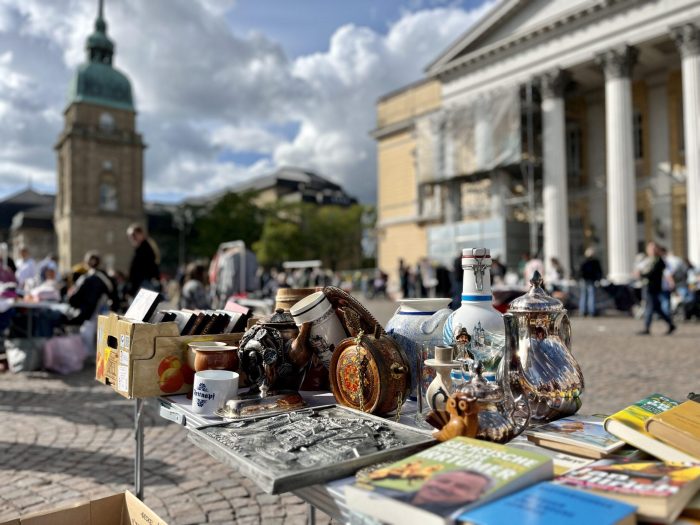 Flohmarkt auf dem Karolinenplatz am 19. September